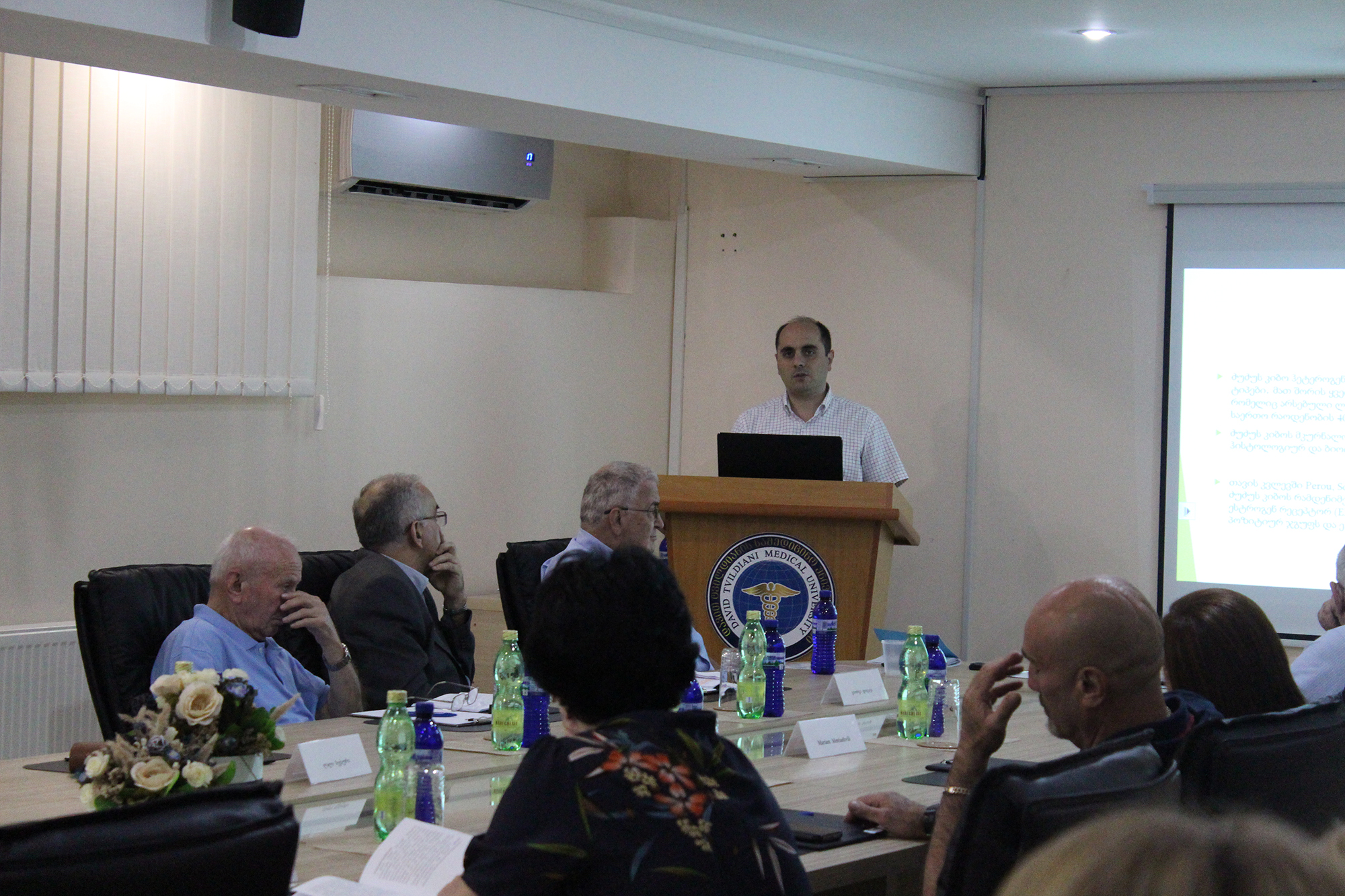 არმაზ მარიამიძის სადისერტაციო ნაშრომის: „ძუძუს სამმაგნეგატიური ტიპის კიბოს ბიოლოგიური თავისებურებების კვლევა ქართულ პოპულაციაში“ საჯარო დაცვა.