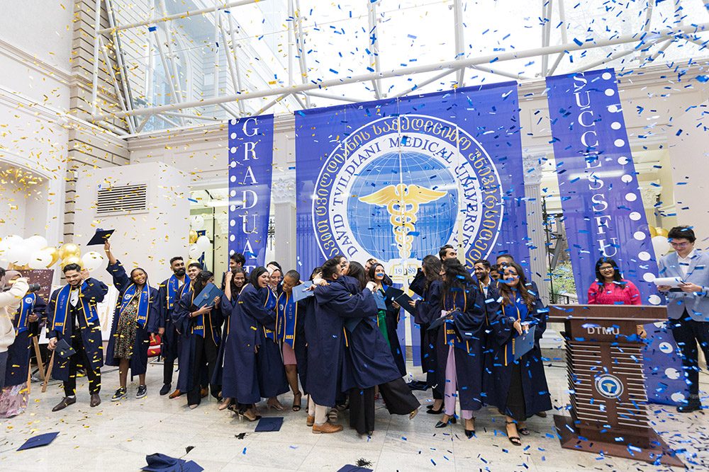 კურსდამთავრებულთა გამოსაშვები საღამო